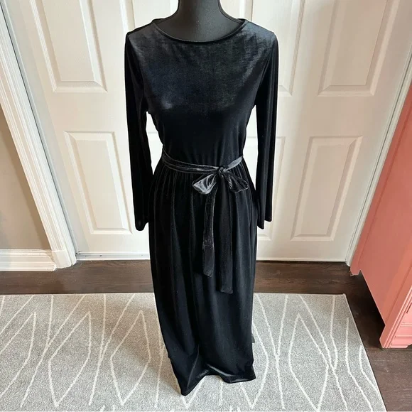 Zattcas Black Velvet Maxi Dress NWT - Picture 2 of 6